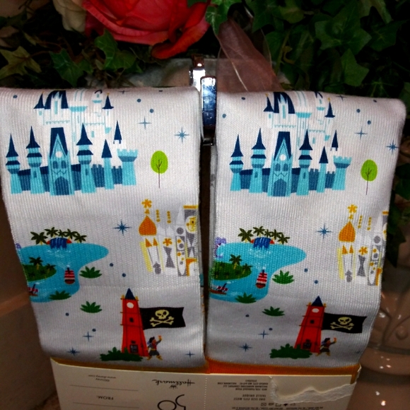 Disney's 50th Anniversary Unisex Park Themed Socks - Picture 6 of 8